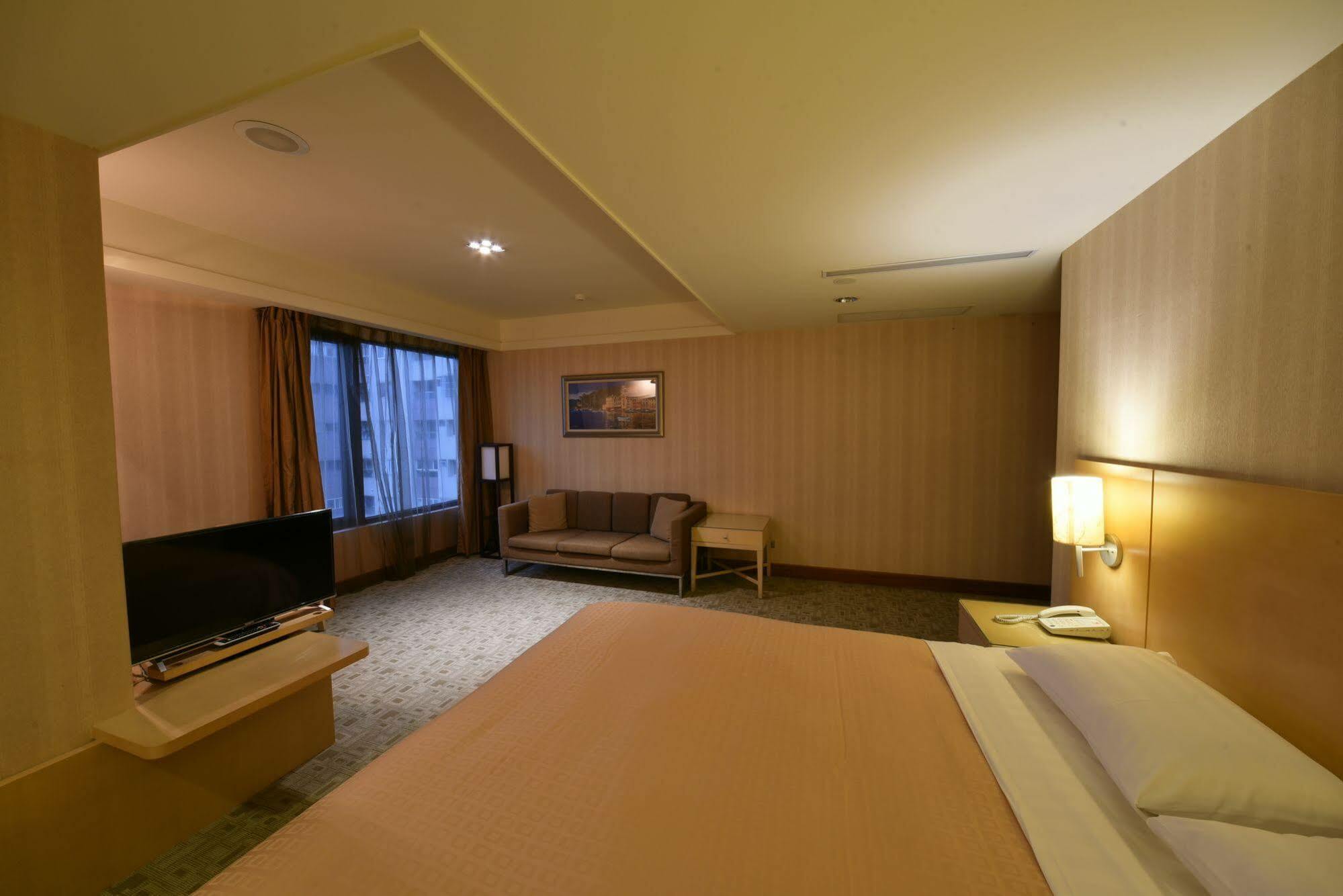 Sunrise Business Hotel - Tamsui Extérieur photo